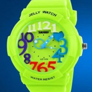 Часы с разноцветными цифрами зеленые