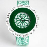 Часы в форме цветка зеленые