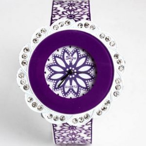 Часы в форме цветка фиолетовые